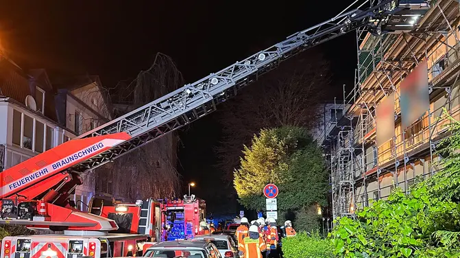 Brand: Brand mit Menschenleben in Gefahr