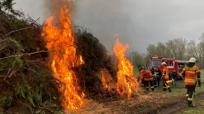 Osterfeuer 2024 in Braunschweig Ölper